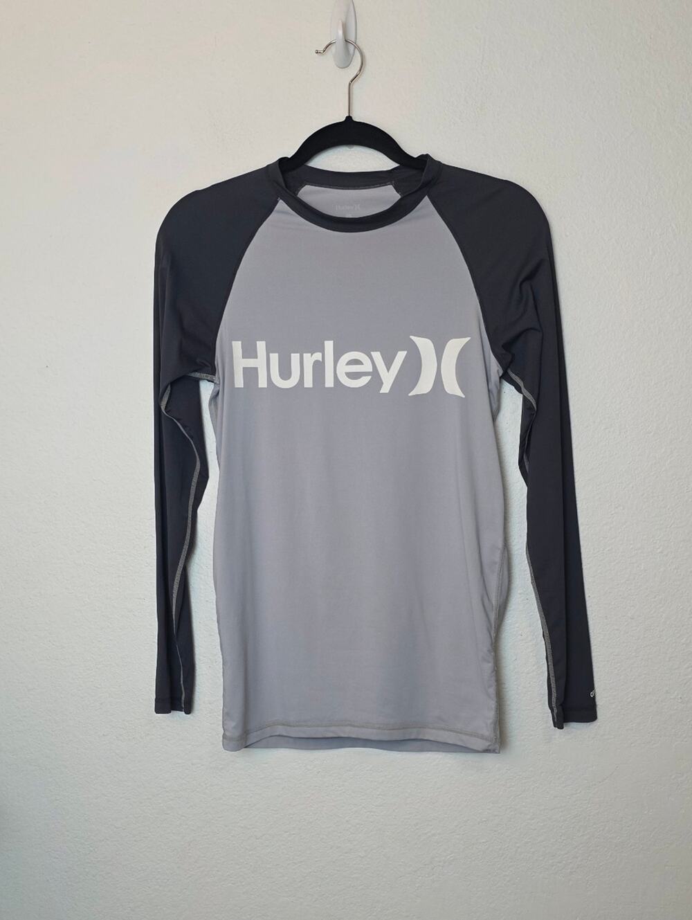 HURLEY Men's Gray Long Sleeve Rashguard Top Swim Beach Outdoor UPF 5O+ Sz Large
